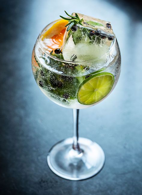 Spanish Cocktails, Sipsmith Gin, Tonic Syrup, Most Popular Cocktails, Tonic Recipe, Lime Peel, Non Alcoholic Cocktails, Alcoholic Cocktails, Gin Tonic