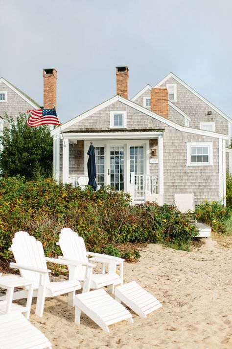 New England Summer Aesthetic, Nantucket Beach Cottage, Beach Cottage House, Nantucket Homes, Nantucket Decor, Nantucket Aesthetic, Cape Cod Beach House, Nantucket Cottage, New England Aesthetic