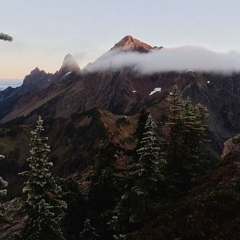 Mountain Clouds, Human Photo, Sun Photo, Morning Sun, Oh The Places Youll Go, Belleza Natural, Tea Leaves, Nature Travel, Beautiful World