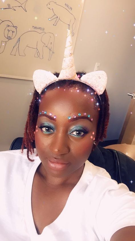 Easy Unicorn Makeup Halloween, Unicorn Makeup Halloween, Unicorn Makeup, Halloween Makeup, Face Paint, Carnival Face Paint, Carnival, Makeup Looks, Crown Jewelry