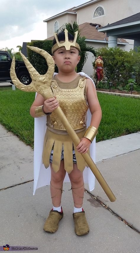 Poseidon - 2015 Halloween Costume Contest via @costume_works Poseidon Costume, Porta Halloween, Diy Costumes Kids Boys, Karneval Diy, Costumes Unique, Easy Couple Halloween Costumes, Couples Costumes Creative, Best Group Halloween Costumes, Funny Couple Costumes