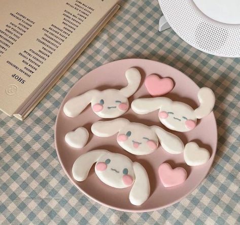 Cinnamoroll Cookies, Cinnamoroll Party, Coffee Cookies, Aesthetic Life, Food Board, My Coffee, Cinnamon Roll, Cookies And Cream, Cinnamon Rolls