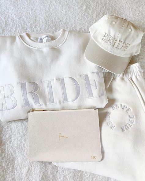 Bride To Be Gifts: 20 Great Ideas Every Girl Will Love Bridal Gifts For Bride, Bride To Be Gifts, Bachelorette Bride Gifts, Bride Gift Bags, Gifts For The Bride, Bridal Wardrobe, Trendy Bride, Bridal Bachelorette Party, Perfect Bride