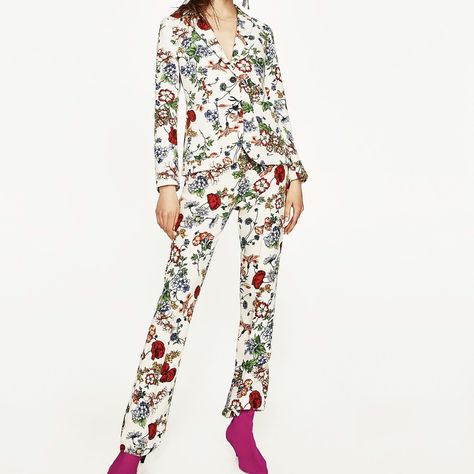 Womens Floral Suit, Closet Rebuild, Floral Pantsuit, Mode Editorials, Floral Print Jacket, Floral Print Blazer, Tuxedo Women, Floral Trousers, Skirt Suits