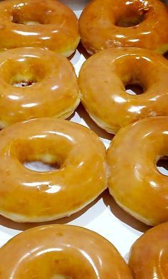 Krispy Kreme Recipe, Copycat Krispy Kreme, Donat Glaze, Krispy Kreme Donuts, Homemade Donuts Recipe, Mexican Bread, Funnel Cakes, Copykat Recipes, Cat Dishes