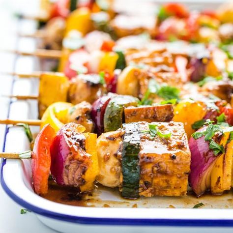 Marinated Tofu Veggie Skewers - The Busy Baker Greek Yogurt Marinated Chicken, Veggie Bbq, Vegan Main Dish, Tofu Skewers, Americana Food, Rich Roll, Veggie Kabobs, Classic Pasta Salad, Vegan Barbecue