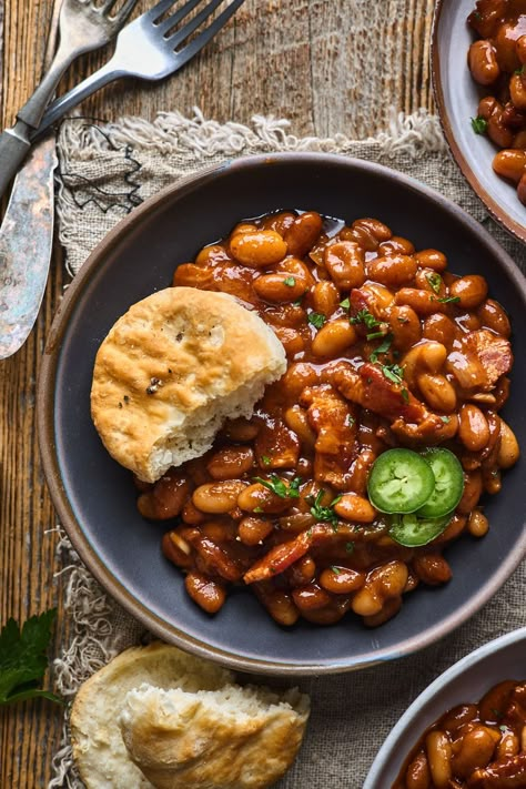 Gourmet Baked Beans, Tailgate Baked Beans, Fall Grilled Vegetables, Fall Veggie Dinner, Autumn Savory Recipes, Apple Baked Beans Recipe, Fall Sides Recipes, Thanksgiving Bbq Recipes, Fall Kabobs