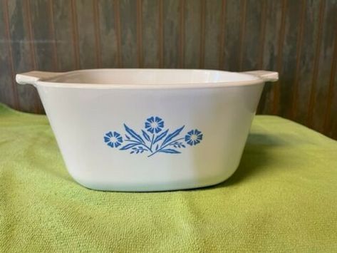 15 Rarest CorningWare Patterns Worth Money Blue Cornflower Corningware, Cornflower Corningware, Antique Dishes Collectible, Vintage Pyrex Collection, Corningware Vintage, Vintage Pyrex Patterns, Vintage Dishes Antiques, Pyrex Vintage Rare, Vintage Pyrex Dishes