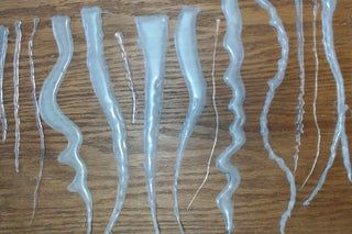 Hot Glue Fairy Lights, Resin Jellyfish Diy, Jelly Fish Lamp Diy, Jellyfish Light Diy, Hot Glue Jellyfish, How To Make A Jellyfish, How To Make Jellyfish, Diy Jellyfish Lantern, Jellyfish Windchime