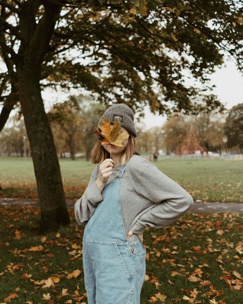 Pregnant Farm Outfit, Pregnant In Fall, Pregnant Apple Picking Outfit, Pregnant Fall Aesthetic, Pregnant Cozy Outfits, Maternity Overalls Outfit Fall, Maternity Dungarees Outfit, Pumpkin Patch Outfit Pregnant, Granola Pregnancy Outfits