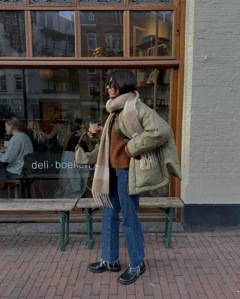 Francesca Saffari | Already got my Amsterdam favourites and @bakkerijloof is one of them 👌🏼 - #amsterdam_streets #amsterdamcafe #thefrankieshop #frankieshop #… | Instagram Amsterdam Winter Style, Amsterdam Fall Fashion, Amsterdam Autumn Outfit, Amsterdam Winter Fashion, Amsterdam Fall Outfit, Amsterdam Outfit Autumn, Amsterdam Style Fashion, Amsterdam Street Style, Amsterdam Winter