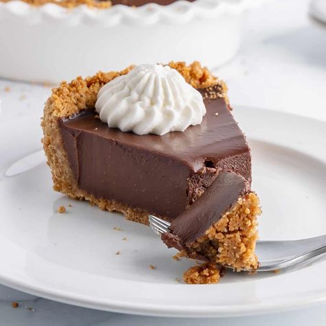 Chocolate Pie With Graham Cracker Crust Graham Cracker Cream Pie Recipe, Chocolate Pie With Pretzel Crust, Mini Gram Cracker Crust Pie Recipes Easy, Filling For Graham Cracker Crust, Chocolate Cream Pie Graham Cracker Crust, Smores Pie Recipe Graham Cracker Crust, Graham Cracker Recipes Pie Crusts, Chocolate Pie Graham Cracker Crust, Gram Cracker Crust Desserts No Bake