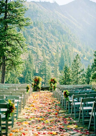 A wedding beneath the pines is the perfect way to bridge summer and winter. Katie Mai, Wedding Mountains, Wedding Aisles, Bouquet Pastel, Fall Wedding Venues, Bohemian Princess, Hill Wedding, Outdoor Fall Wedding, Places To Get Married