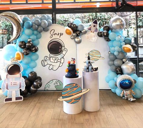 Astronaut Bday Theme, Space Theme Birthday Decor, Astronaut Birthday Party Boys, Astronaut Centerpiece Space Party, Astronaut Party Ideas, Astronaut Baby Shower Ideas, Astronaut Theme Birthday Party, Astronaut Birthday Theme, Space Theme Decoration