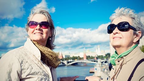 4 Simple Things You Can Do to Make New Friends When Travelling After 60 Senior Travel Tours, Thinning Hair Women, Alopecia Causes, Importance Of Friendship, Senior Travel, Thinning Hair Remedies, Sixty And Me, Texas Hair, Retirement Advice