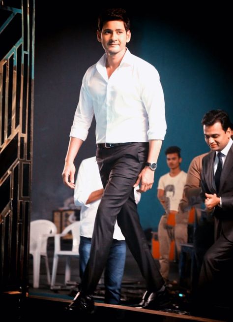 Man Dress Design, Prabhas Actor, Formal Dresses For Men, Mens Business Casual Outfits, Indian Actors, Formal Men Outfit, Man Dressing Style, Classy Outfits Men, Mahesh Babu