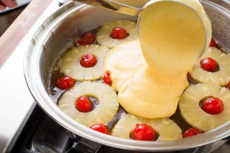 Stovetop Pineapple Upside-Down Cake Stovetop Desserts, Stovetop Baking, Stove Top Bread Recipe, Dainty Desserts, Sweet Munchies, Jiggly Cheesecake, Top Desserts, Cooked Pineapple, Fruity Cake