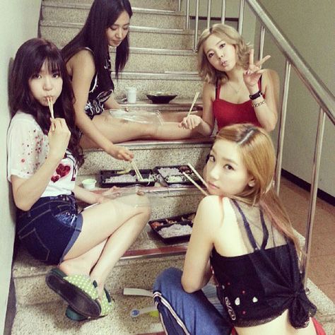 SNSD Taeyeon members Instagram selca