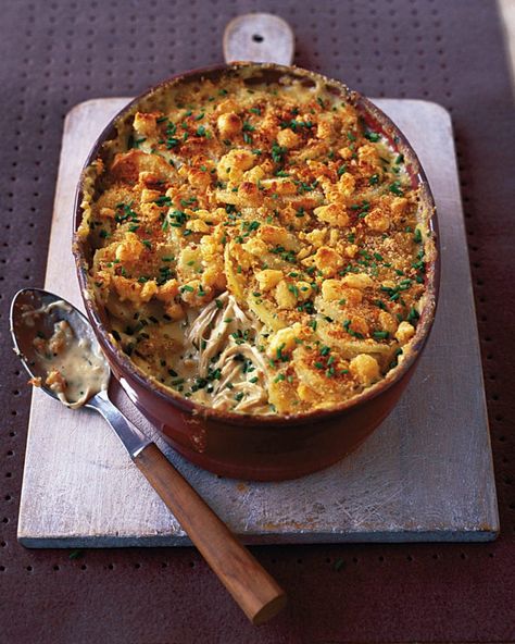 Use leftover roast chicken in this comforting gratin dish with a flavoursome, creamy filling and a crunchy breadcrumb topping. Leftover Roast Chicken Recipes, Leftover Roast Chicken, Roast Chicken Leftovers, Cooked Chicken Recipes, Leftover Chicken Recipes, Ground Chicken Recipes, Savoury Recipes, Roast Chicken Recipes, Cooked Chicken