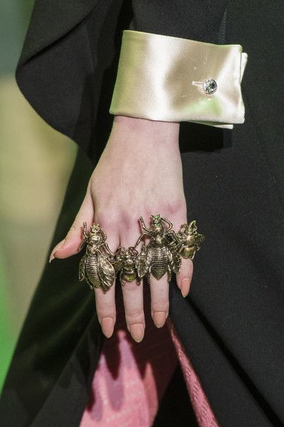 Bijoux Art Nouveau, New Rock, Funky Jewelry, Jewelry Inspo, Fall 2017, Pretty Jewellery, Milan Fashion, Boho Hippie, Milan Fashion Week