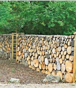 Add privacy to your yard by building a beautiful cordwood fence! – Your Projects@OBN Firewood Wall Outdoor, Firewood Fence, Cord Wood Fence, Tree Log Fence, Bear Proof Fence, Tree Branch Privacy Fence, Stacked Log Fence, Log Fence Rustic, Unique Fence Ideas