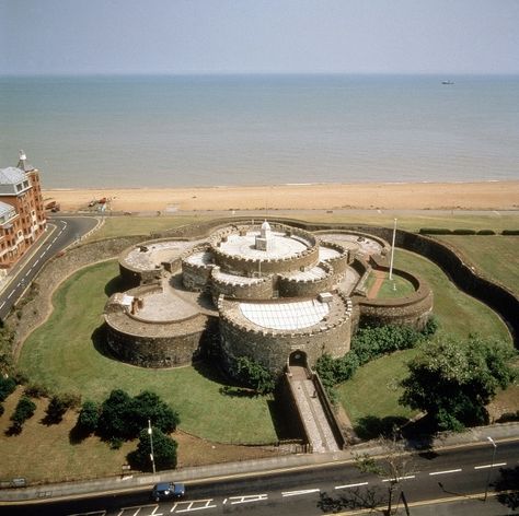 Deal Castle, Kent - built in the shape of the Tudor Rose. Rye England, Uk Castles, British Castles, English Castles, Castles In England, King Henry Viii, Kent England, Tudor History, Tudor Rose