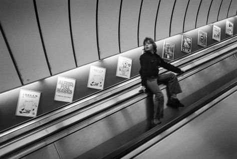 Captivating nostalgia on the London Underground in the 1970s London Underground Photography, Facebook King, Human Traffic, Station To Station, London Tube, Travel Oklahoma, Kings Cross, Image Caption, London Town