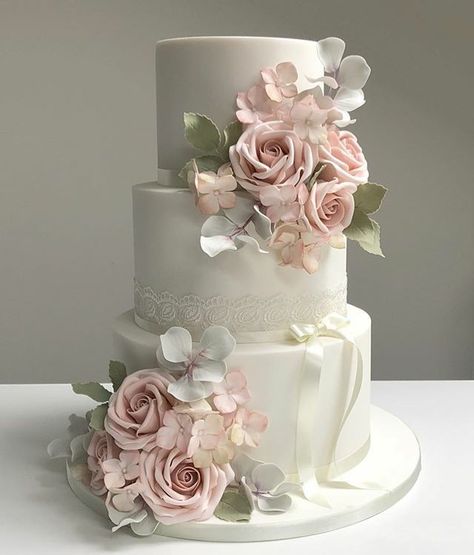 Cakes Elegant, Vintage Pasta, Pretty Wedding Cakes, Wedding Cakes Elegant, Elegant Birthday Cakes, Dream Wedding Cake, Simple Elegant Wedding, Floral Wedding Cakes, Wedding Cakes Blue