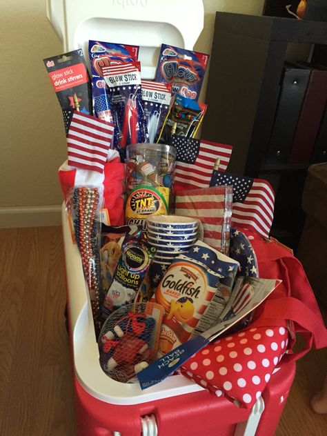 4th of July Gift Basket Red White And Blue Basket Ideas, Fourth Of July Raffle Basket Ideas, Fourth Of July Basket Ideas, Patriotic Raffle Basket Ideas, 4th Of July Raffle Basket Ideas, Patriotic Gift Basket Ideas, Fourth Of July Gift Basket Ideas, 4th Of July Basket, 4th Of July Gift Basket Ideas