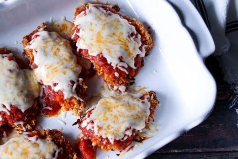 Keto Friendly Chicken Parm Recipe Keto Shredded Chicken, Chicken Parmesan Keto, Chicken Parmigiana Recipe Easy, Chicken Parmigiana Recipe, Chicken Parm Recipes, Ketosis Recipes, Chicken Parmesan Recipe Baked, Chicken Parmesan Recipe, Keto Crockpot