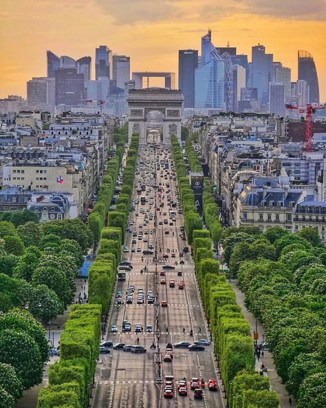 Avenue des Champs-Élysées by @laparisienne09 via : kings_hdr Avenue Des Champs-élysées, Champs Elysees Paris, Champs Élysées, Gothic Cathedrals, Paris Photography, Trondheim, Paris City, Champs Elysees, Paris Photos