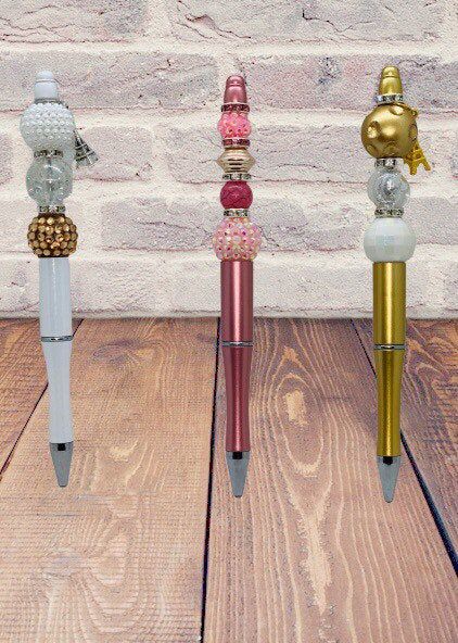 Bubblegum Pens, Bead Pens, Beads Ornaments, Pen Ideas, Beadable Pens, Beaded Projects, Fancy Pens, Beaded Pens, Pencil Toppers