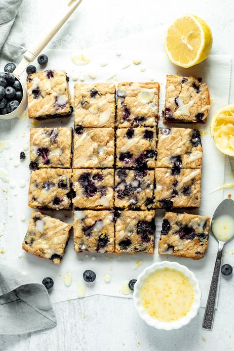 Blueberry Blondies, Banana Cream Pie Cupcakes, Butterscotch Blondies, Lemon Icing, Lemon Blueberry Muffins, Roasted Strawberries, Blueberry Desserts, Blondies Recipe, Easy Blueberry