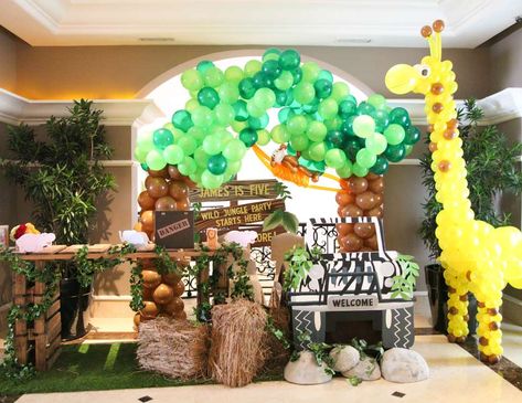 Animal Jungle  / Birthday "The explorer, James 5th Jungle Birthday " | Catch My Party Jungle Birthday Party Ideas, Festa Safari Baby, Jungle Theme Birthday Party, Jungle Party Decorations, Jungle Theme Parties, Animal Jungle, Jungle Theme Birthday, Jungle Birthday Party, Safari Theme Birthday