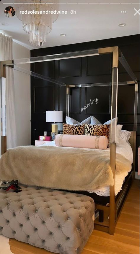 Boujee Room Aesthetic, Green Apartment Decor, Luxe Living Room Decor, Luxury Apartment Aesthetic, Canopy Bedroom Ideas, Boujee Apartment, Decorating Apartment, Girl Apartment Decor, Decorating Bedroom