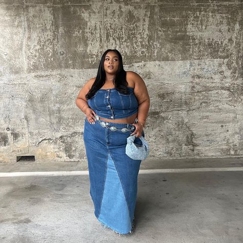 Chrissy B (@chrissybstyles) • Instagram photos and videos Plus Size Denim Skirt Outfit, Plus Size Denim Skirt, Denim Skirt Outfit, Curvy Women Dresses, Wall Weave, Denim Skirt Outfits, Plus Size Denim, Denim Maxi Skirt, Moda Plus