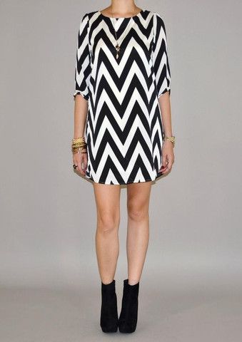 Amazing ZIGZAG PRINT DRESS!!! Love! Add a little yellow clutch...we're in business darling Adorable Dresses, Graduation Dresses, Chevron Dress, Green Scarf, Black Chevron, Darling Dress, Blue Door, Trendy Dresses, Dress With Bow