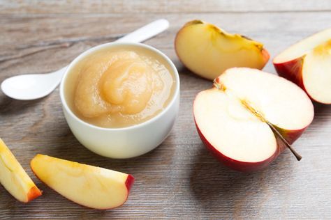 Apple Puree For Baby, 4 Month Baby Food, Homemade Apple Juice, Fig Paste, Apple Juice Recipe, Starting Solids Baby, Apple Puree, Guava Paste, Easy Baby Food