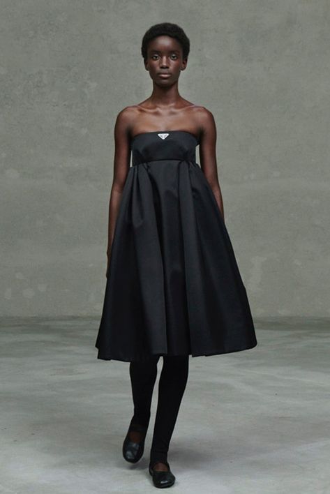 Prada Runway, Prada Dress, Prada Fashion, Nylon Dress, Prada Spring, Men Fashion Show, Prada Logo, Strapless Midi Dress, Miuccia Prada