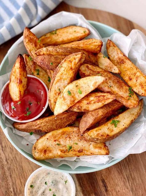 Air Fryer Potato Wedges Wedges Fries, Potato Wedges Fried, Wedges Potato, Reheat French Fries, Potatoe Wedges, July Spread, Air Fryer Potato Wedges, Wedge Fries, Seasoned Potato Wedges