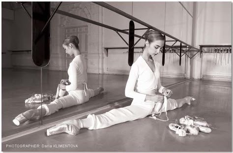 Middle Splits, Dance Is Life, Svetlana Zakharova, Anna Pavlova, Ballet Beauty, Ballet Inspiration, Dance Like No One Is Watching, Ballet Photos, Dancing Aesthetic