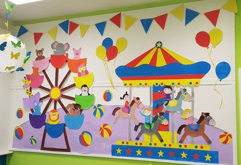 Carnival Classroom, Circus Classroom, Clown Crafts, Circus Crafts, Diy Carnival, Circus Decorations, Carnival Themed Party, Door Decorations Classroom, Carnival Themes