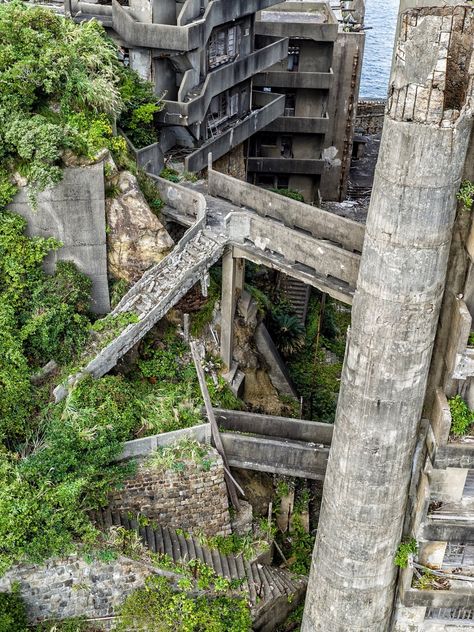 Hashima Island, Apocalypse Landscape, Apocalypse Aesthetic, Brutalism Architecture, Nostalgia Core, Post Apocalypse, Abandoned Buildings, Brutalism, Environment Concept Art