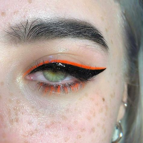 Orange Eyeliner, Double Eyeliner, Orange Eye Makeup, Makeup At Home, Gold Makeup Looks, Orange Makeup, Indie Makeup, Kawaii Makeup, Special Fx Makeup