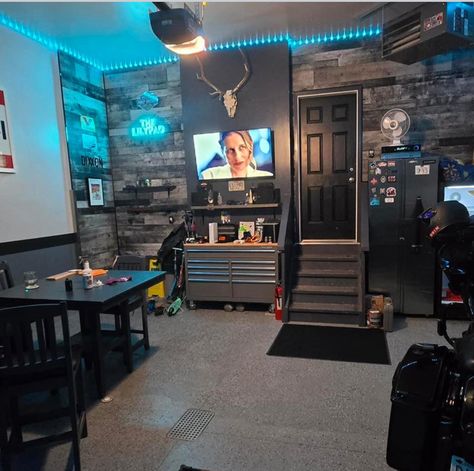 Multi Purpose Garage Ideas, Dream Garage Man Cave, Garage Mancave Ideas, Garage Entertaining Space, Garage Makeover On A Budget, Man Cave Ideas Garage, Garage Bloxburg, Garage Hangout, Mechanic Shop Decor