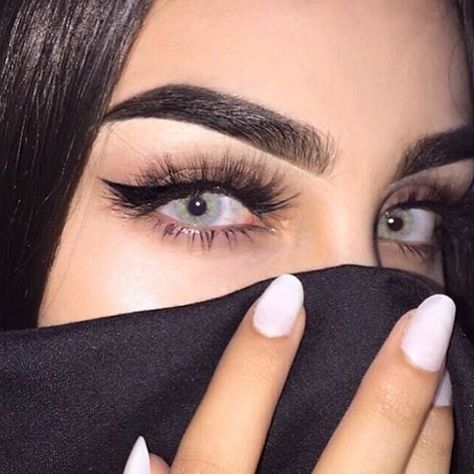 Pinterest: ♡ @itsalexxa1 Modeling Clothes, How To Do Eyeshadow, Eyeshadow Tutorial For Beginners, Eyeshadow For Blue Eyes, Eyelash Growth Serum, Eye Makeup Steps, Eyelash Growth, Natural Eyes, Gorgeous Eyes