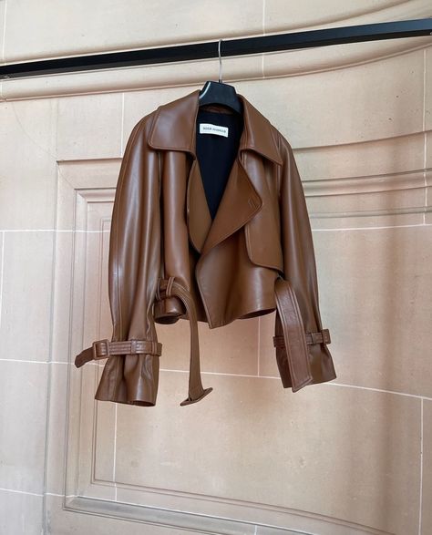 Leather Jacket 2024, Winter Jackets Women Aesthetic, Nour Hammour, Brown Jacket Outfit, Brown Leather Jacket Outfit, Leather Aesthetic, Surface Techniques, Womens Leather Jacket, Leather Jacket For Women