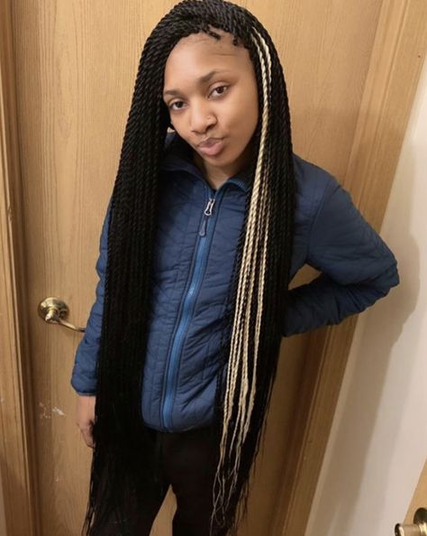 Black And Blonde Senegalese Twist, Senegalese Twist With Color, Twist Hairstyles Color, Senegalese Twist Hairstyles Color, Bts Hairstyle, Sengalese Twists, Senegalese Twist Styles, Twist Box Braids, Senegalese Twist Hairstyles