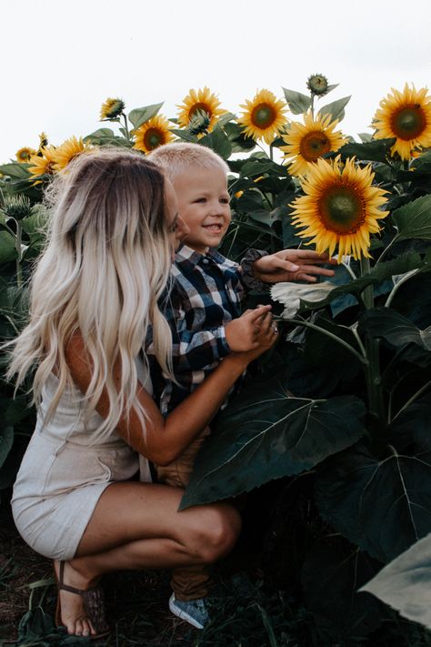 Mother son sunflower feild #momandbaby #son #sunflower #sunflowerphotography Photoshoot Mom And Son, Sunflower Photos, Sunflower Photoshoot, Sunflower Photography, Sunflower Photo, Mom And Son, Mother Son, Sunflower Fields, Pumpkin Patch