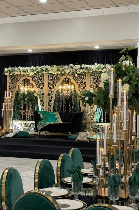 Pakistani Wedding Inspiration, Emerald Green Desi Wedding, Islamic Party Decoration, Pakistani Wedding Colour Scheme, Wedding Venue Pakistani, Black And Gold Desi Wedding, Pakistani Wedding Ideas Decoration, Somali Nikkah Decor, Arabic Engagement Party